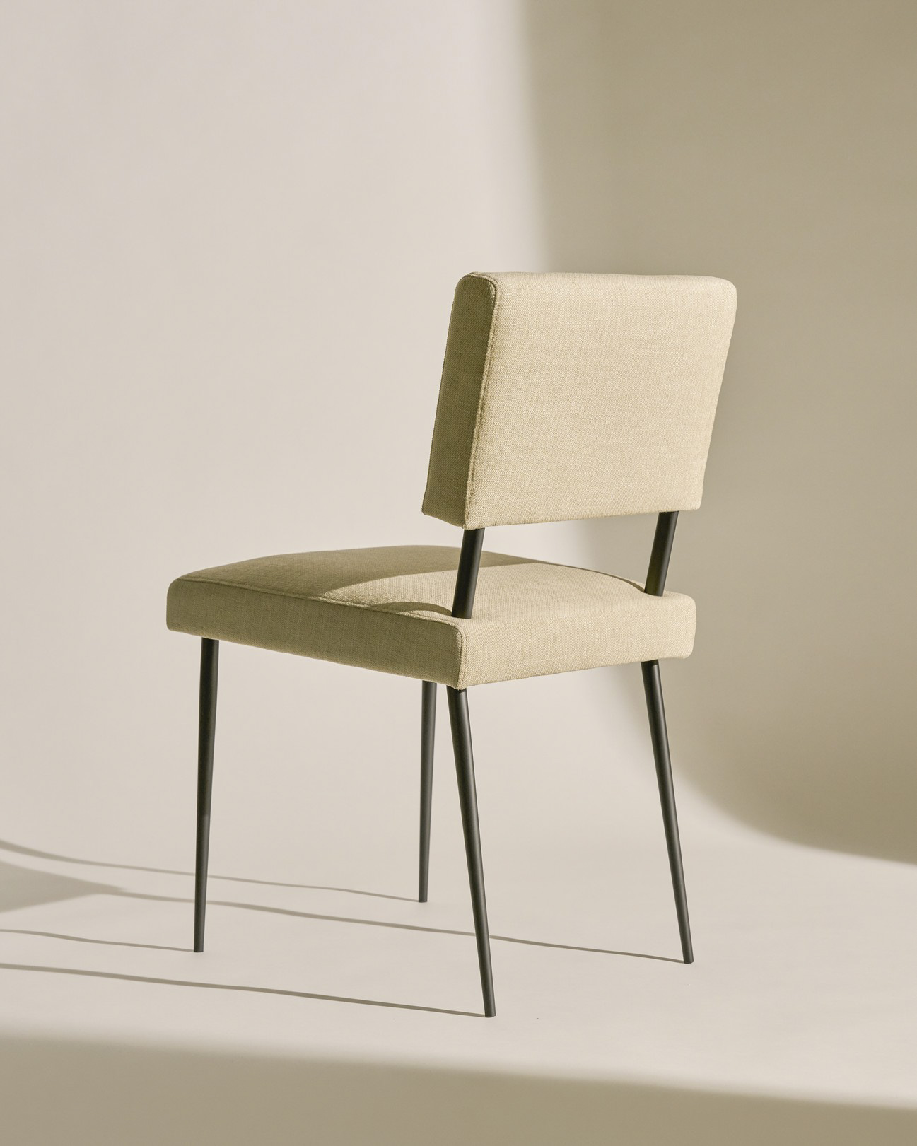 Gubi M-Chair Dining Chair